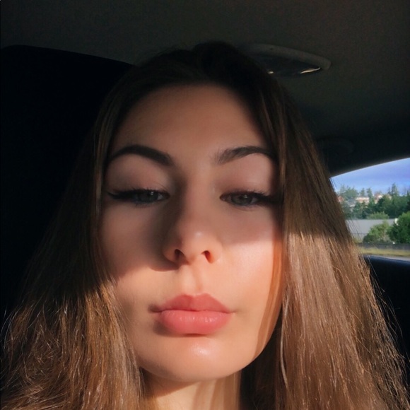 Meet your Posher, Kayla - Picture 1 of 1